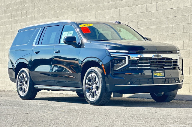 2025 Chevrolet Suburban LT