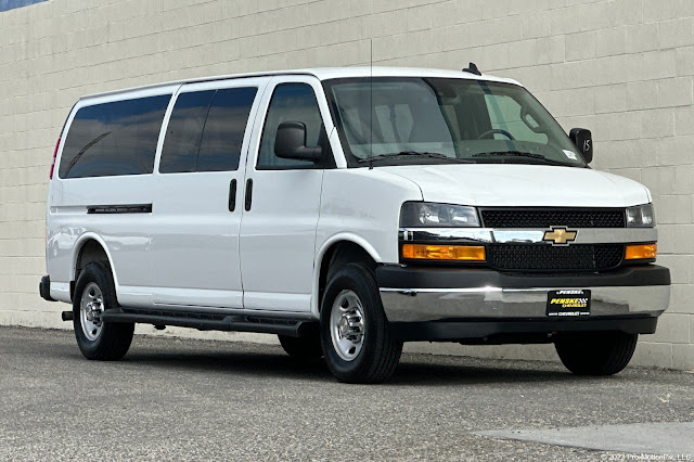 2025 Chevrolet Express 3500 LT
